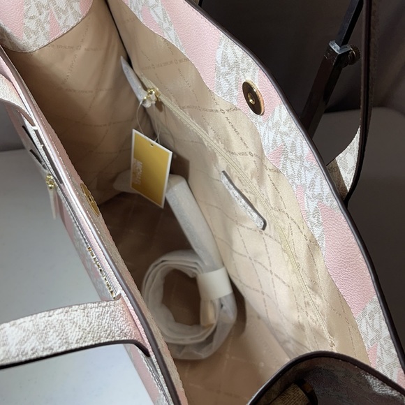 Michael Kors Tote Bag - Picture 10 of 14